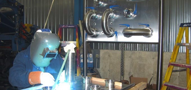 A certified pipe fitter is assembling a mechanical piping system